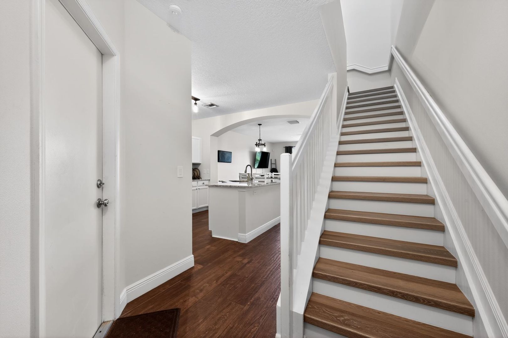 Building Photo - 8023 Bellagio Ln