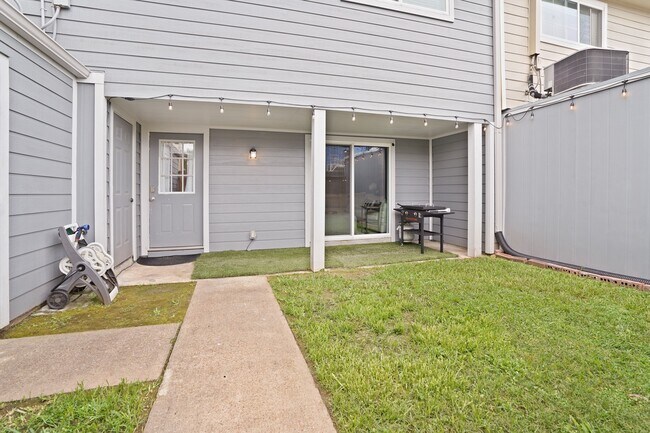 Building Photo - 207 Granberry St