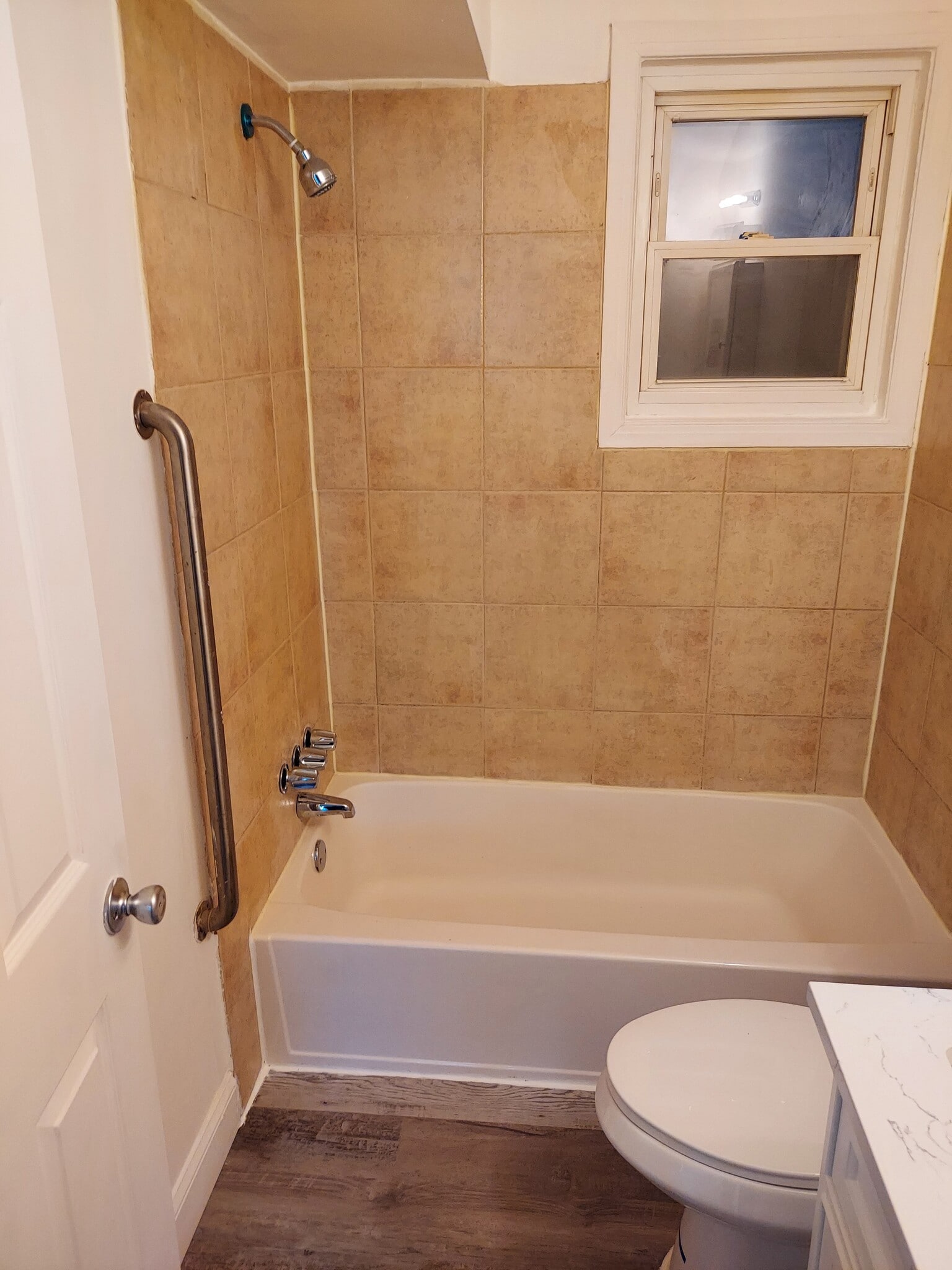 Bathroom tub/shower view - 68 Galveston Pl SW