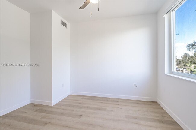 Building Photo - 2575 SW 64th Ave