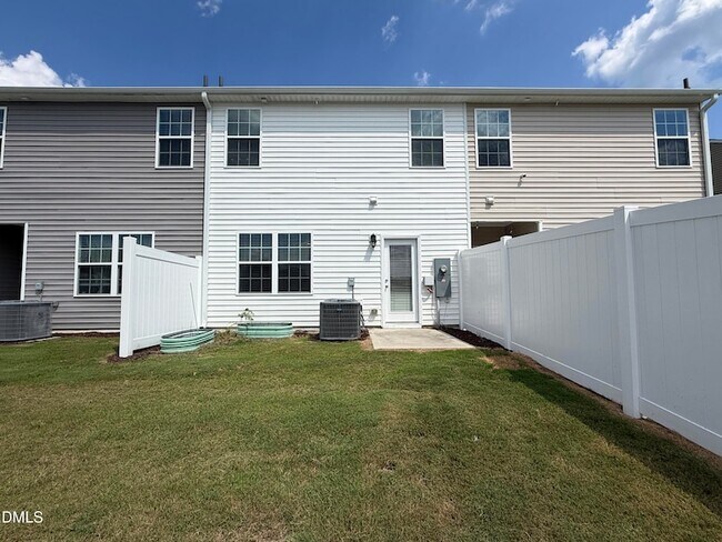 Building Photo - 1503 Gracie Ln