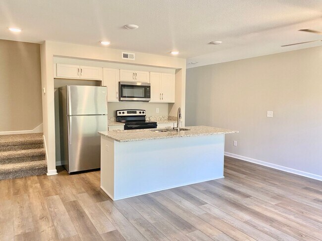 Building Photo - 943 Center Rd