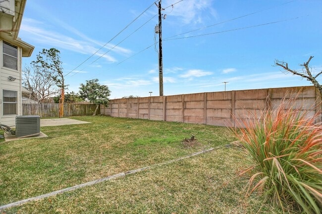 Building Photo - 2939 Sailors Moon Dr