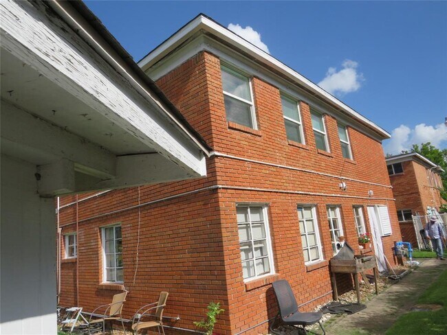 Building Photo - 5804 Newcastle St