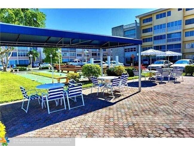 Building Photo - 410 SE 2nd St