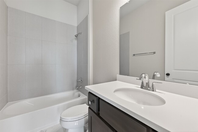 Building Photo - 2022 Serene Spgs Dr