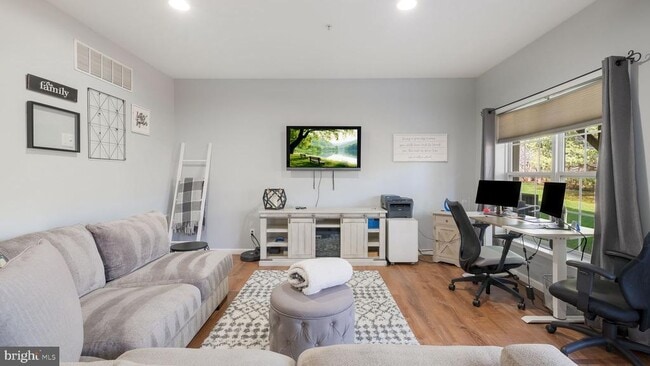 Building Photo - 303 Hilltop Ct