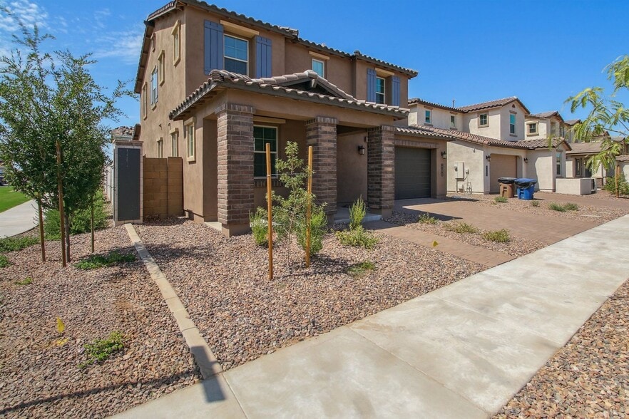 Building Photo - 21283 E Swan Dr