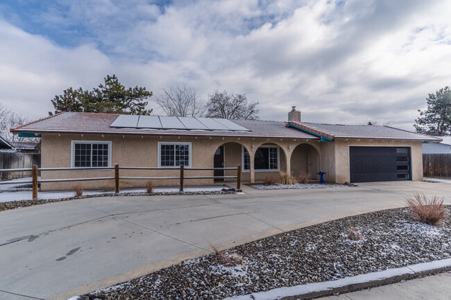 Building Photo - 4560 N Maple Grove Rd