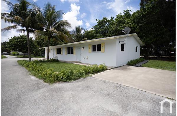 Building Photo - 4409 Palm Ave