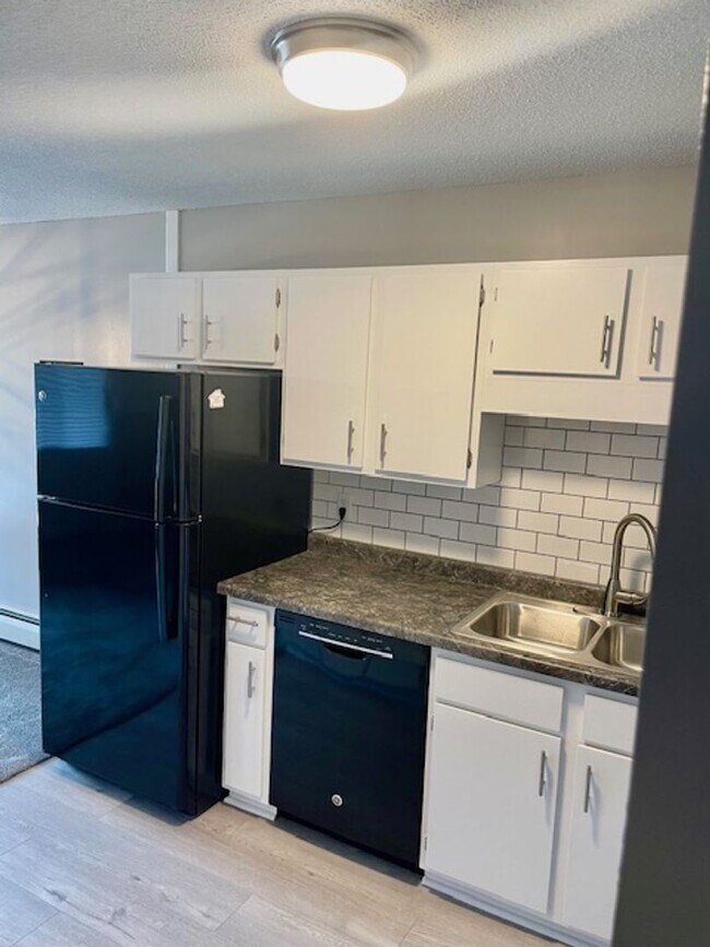 Building Photo - 1 Bed/1 Bath Condo by Hyland Park Reserve!...