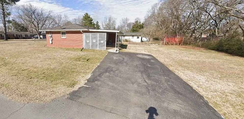 Building Photo - 2019 Foxdale Dr