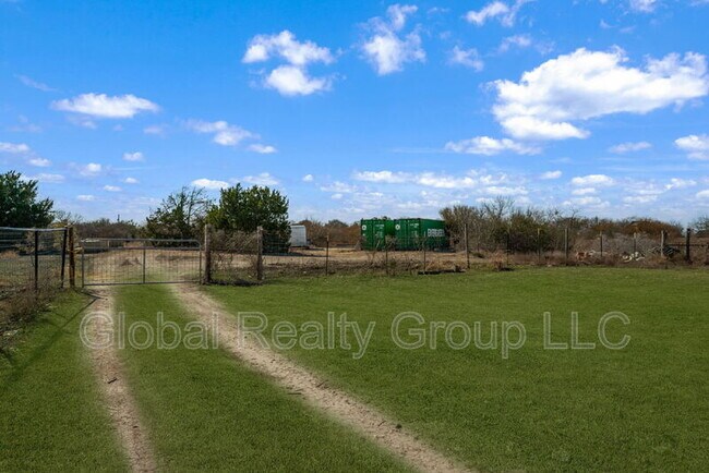 Building Photo - 7033 Robin Hood Way