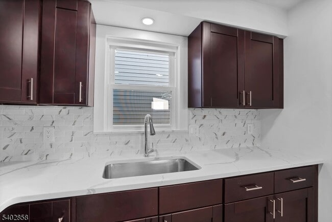 Building Photo - 651 S 17th St