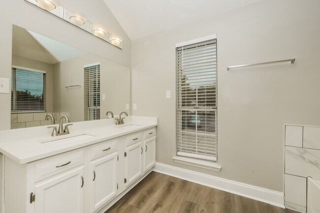 Building Photo - 1224 Jacksons View Rd