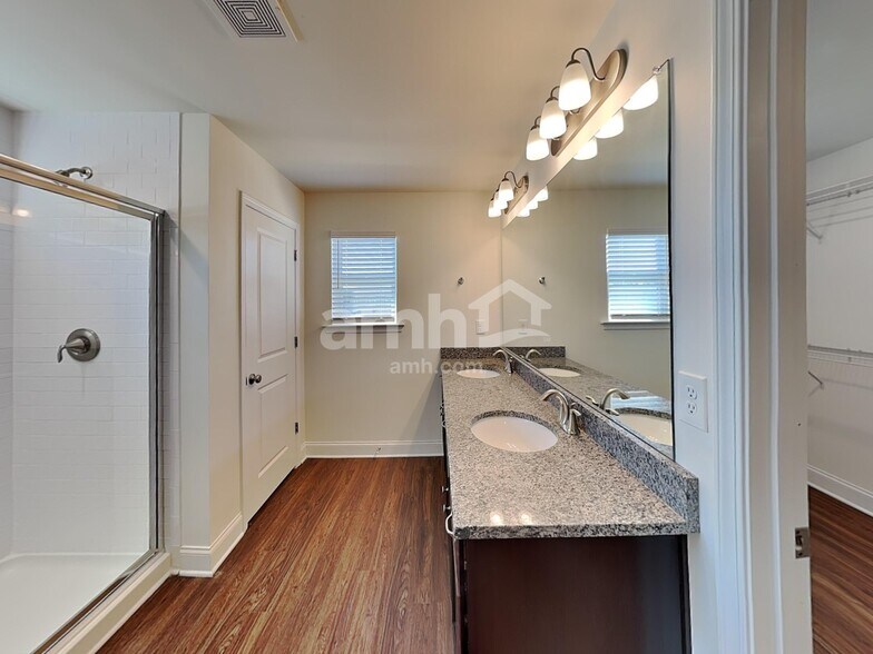 Building Photo - 190 Rivulet Dr