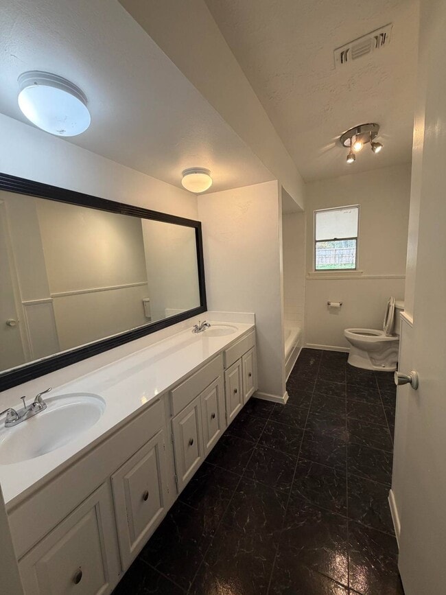 Building Photo - 24710 Glen Loch Dr