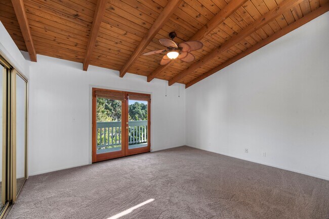 Building Photo - 516 Rosecrans Ave