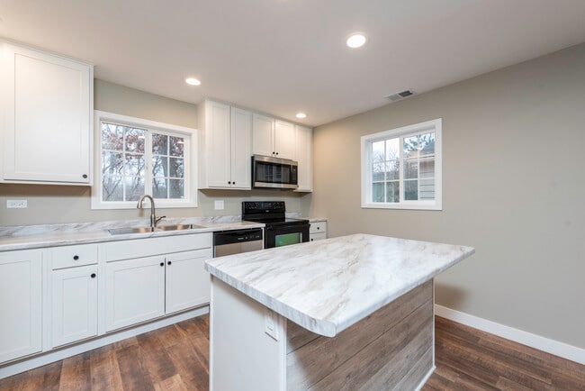 Building Photo - 42076 N East Rd