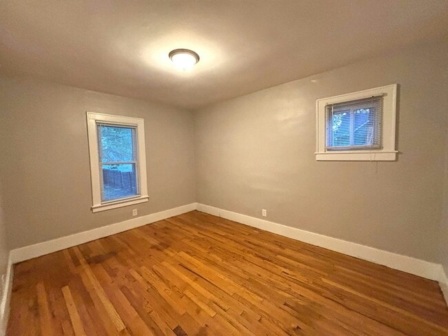 Building Photo - 436 E Cambourne St