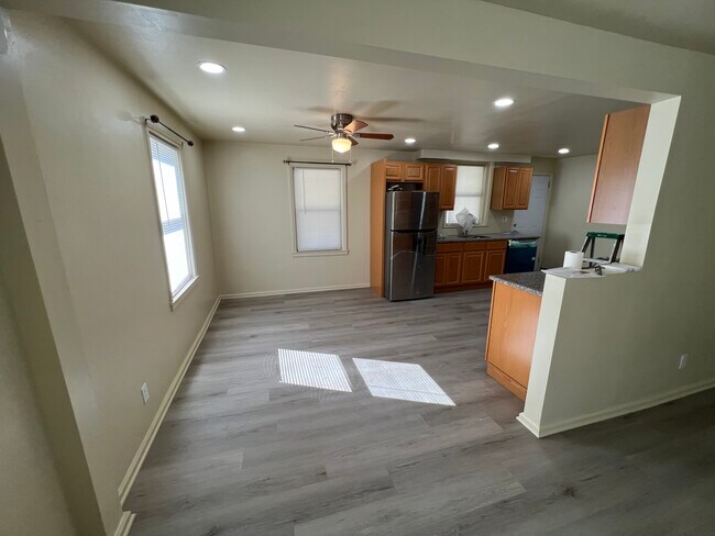 Building Photo - 1517 Catalina Ave