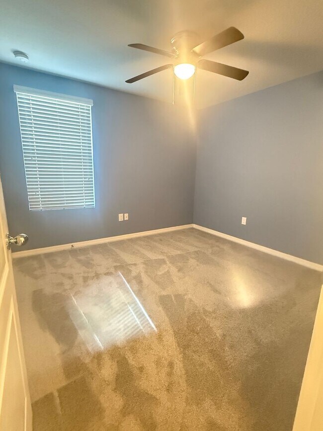 Building Photo - Townhome Available - Saint Cloud, FL -  3 ...