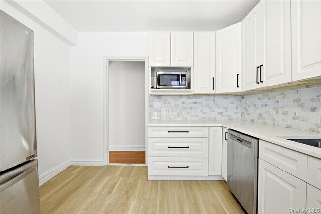 Building Photo - 114-20 Queens Blvd