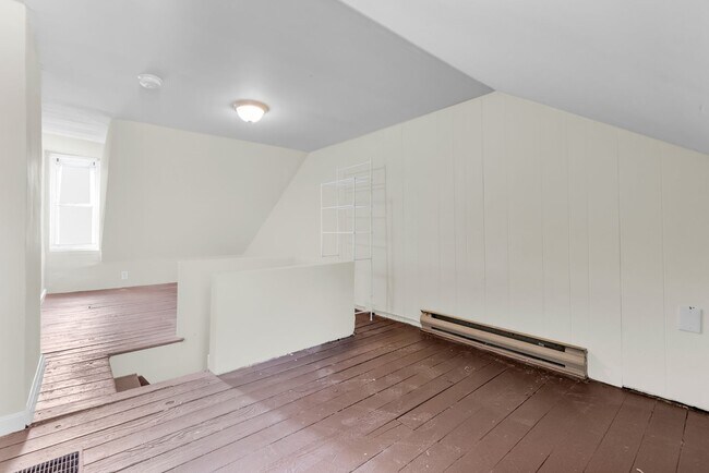 Building Photo - 212 N Peach St
