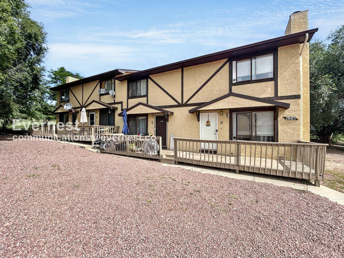 Primary Photo - 1985 Mineola Ct