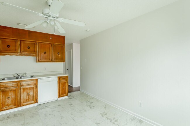 Building Photo - 5770-5772 Taggart Dr