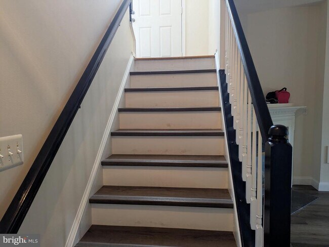 Building Photo - 21785 Brondesbury Park Terrace