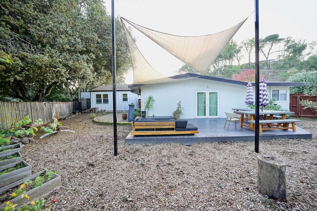 Building Photo - Novato Home with Big Yard, Backs to Pioneer Park!