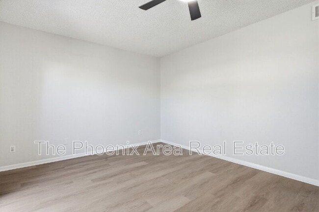 Building Photo - 286 W Palomino Dr