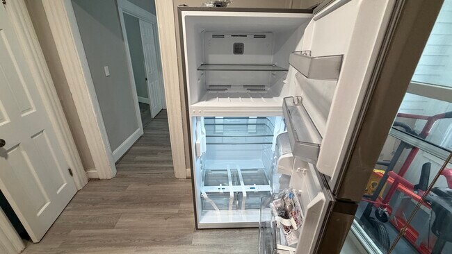 Building Photo - 554 Dubuque St