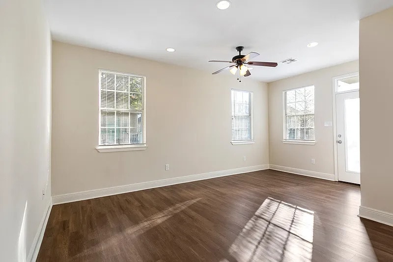 Building Photo - 2408 Oak Aly