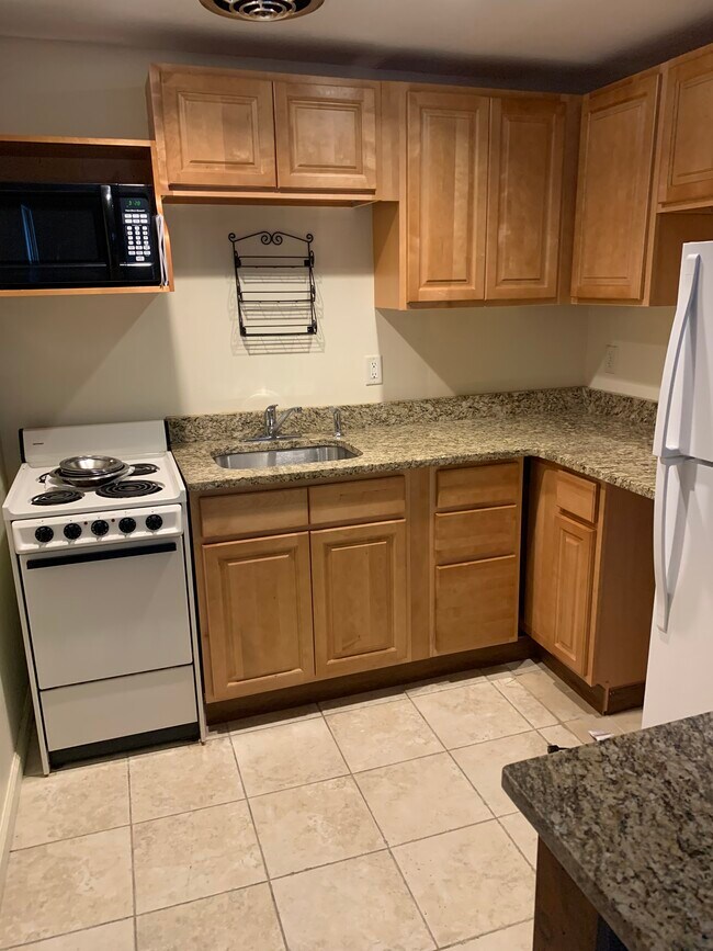 Kitchen with microwave - 20 White Deer Plz