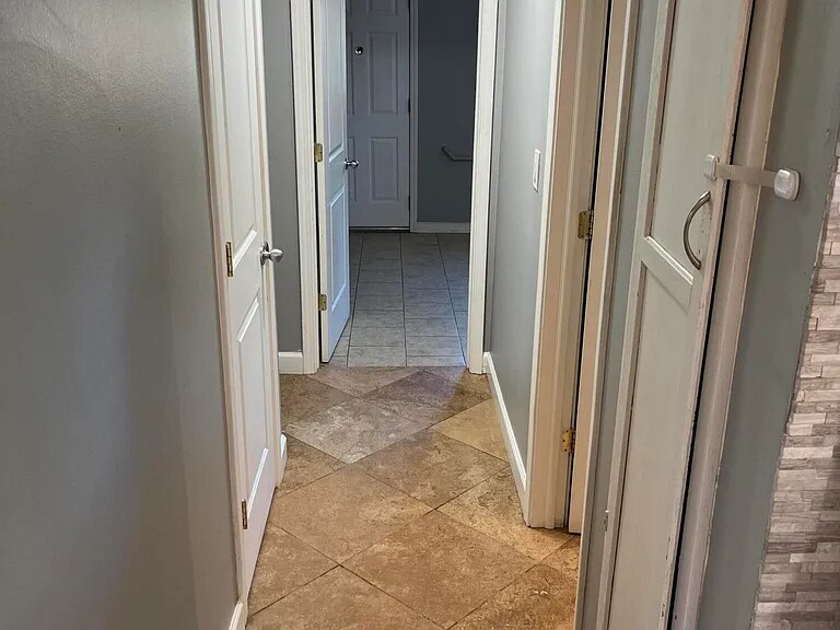 Building Photo - 11423 Delvin Dr