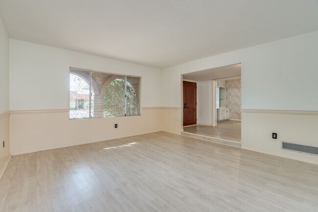 Building Photo - Great East Side Location 4 Bed/2 Bath Home