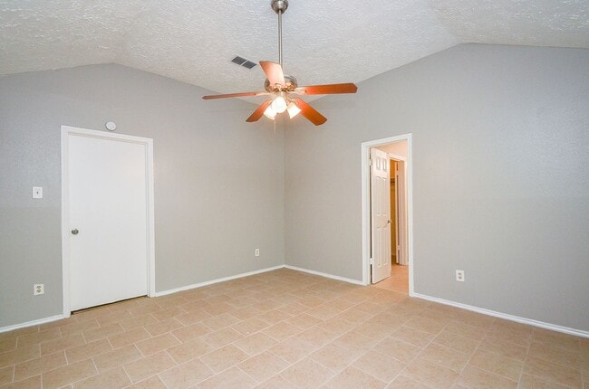 Building Photo - Beautiful spacious home available for rent !