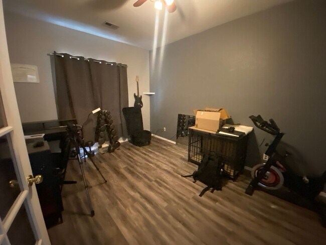 Building Photo - Beautiful 3 bedroom 2 Bath Home in South Brighton Area