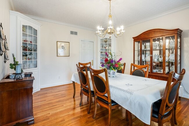 Building Photo - Executive Rental