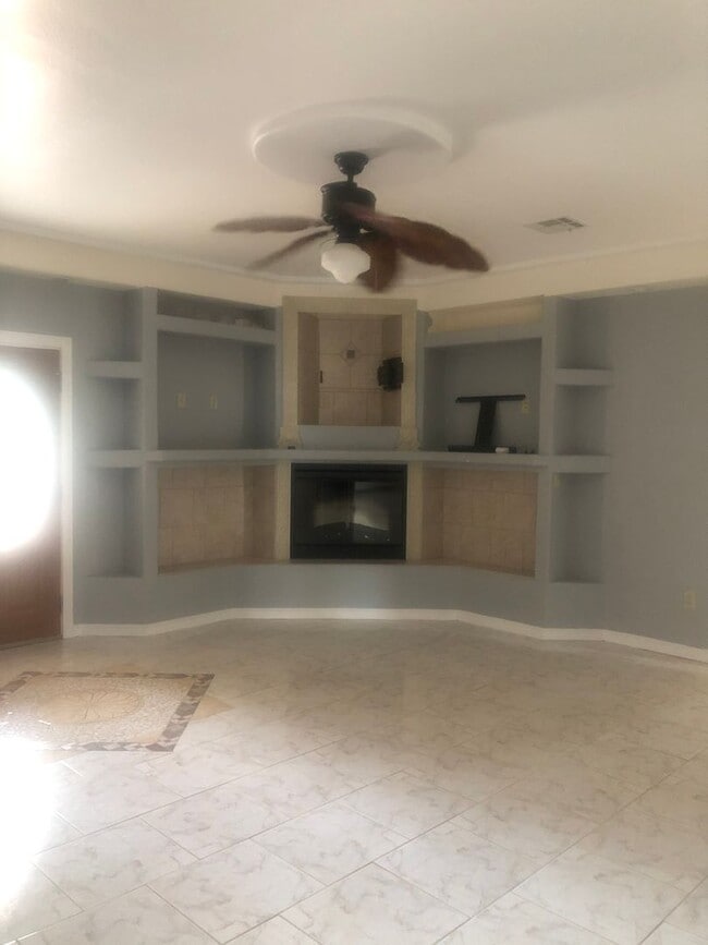Building Photo - Beautiful 3 bedroom 3 bath home!