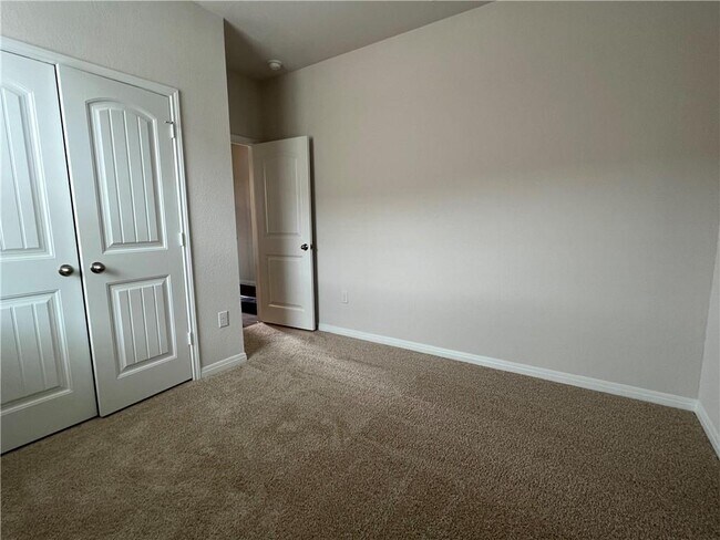Building Photo - 105 Brody Ln