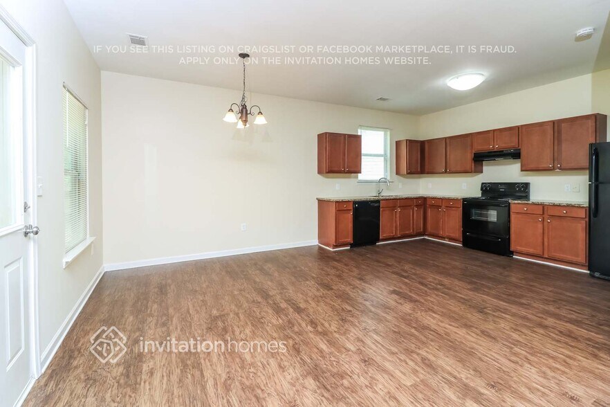 Building Photo - 2455 Valley Creek Dr