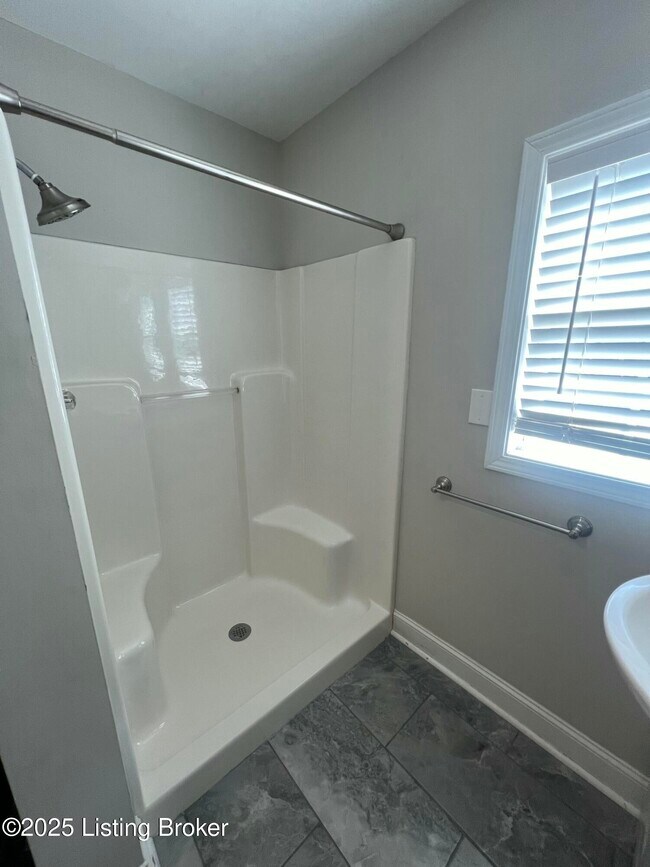 Building Photo - 925 S Preston St