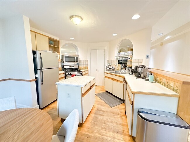 Building Photo - 36 St Stephen St