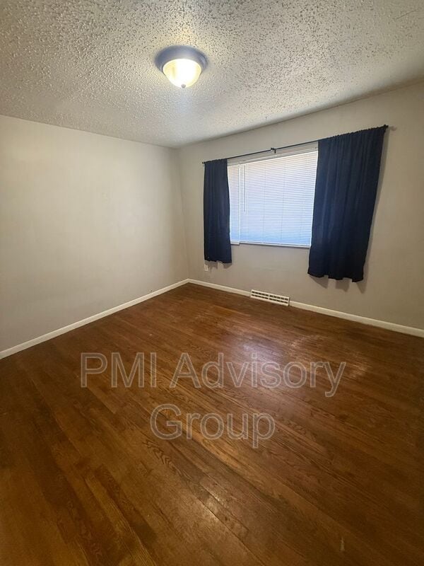 Building Photo - 1805 SW Clearview Cir