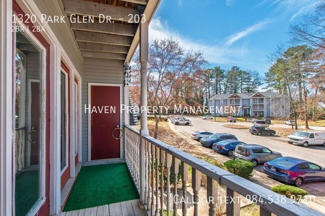 Building Photo - 1320 Park Glen Dr
