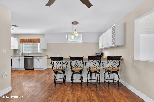 Building Photo - 13 Clearwater Way