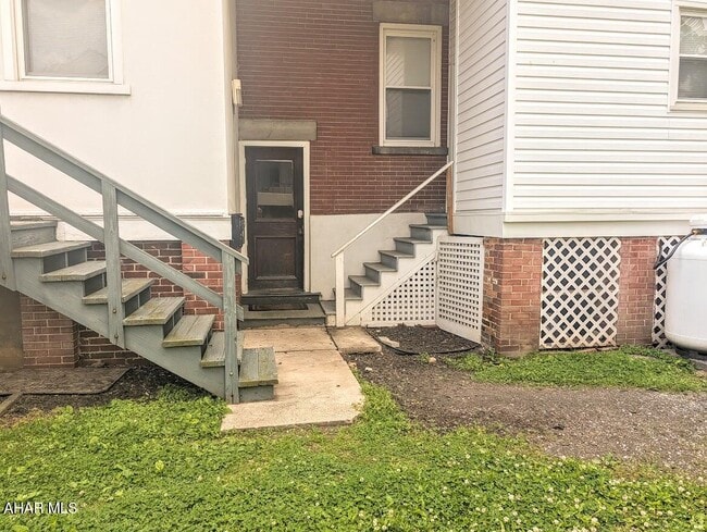 Building Photo - 233 E Pitt St